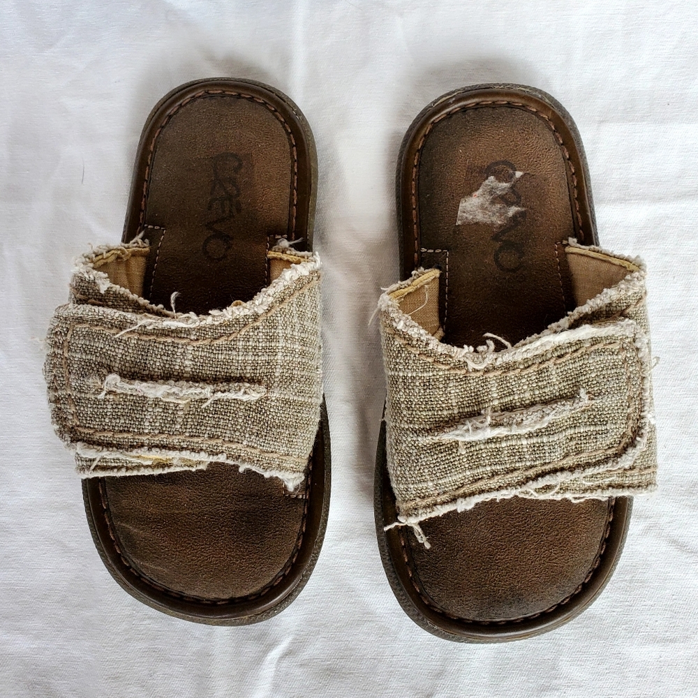 Crevo Toddler Boys Beige Slide Sandals Size 11